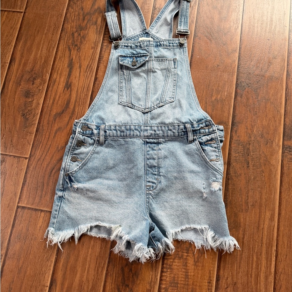 Anthropologie x Hidden Jeans Frayed Denim Short Overalls In Light Wash - L